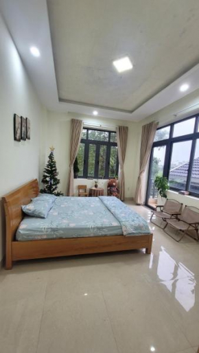 Nhà nhỏ dưới chân đồi